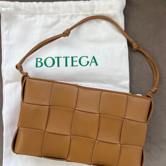 BOTTEGA VENETA Cassette Pouch Bag on Strap - Camel - NWT NEW - Picture 3 of 13